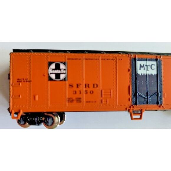 Atlas Santa Fe 50' Mech. Reefer MTC Car N Scale Santa Fe All The Way U105-38 - Picture 4 of 11